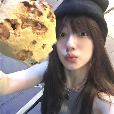 泳池怪诞